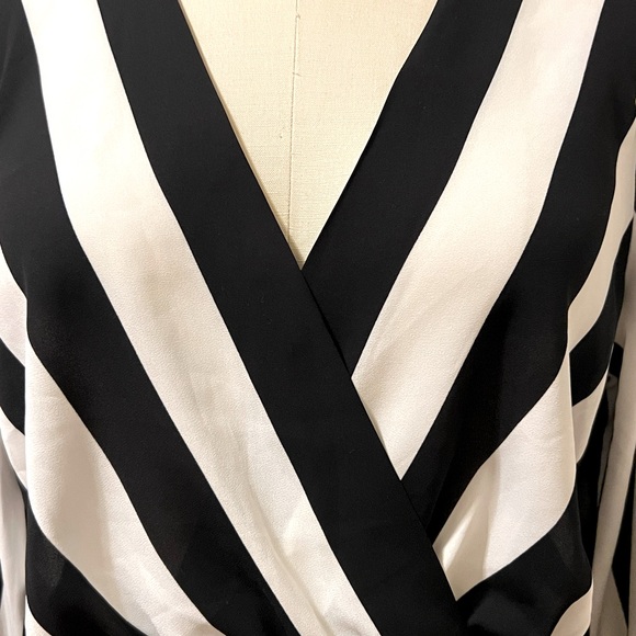 New striped wrapped front top - Picture 2 of 8